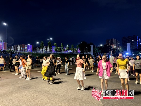 “必一运动官网奥运热”带动“健身热” 临沂市动激情“燃”起来(图3)