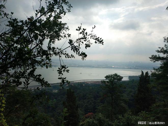 必一运动官网一日游爬山需要带什么？(图2)