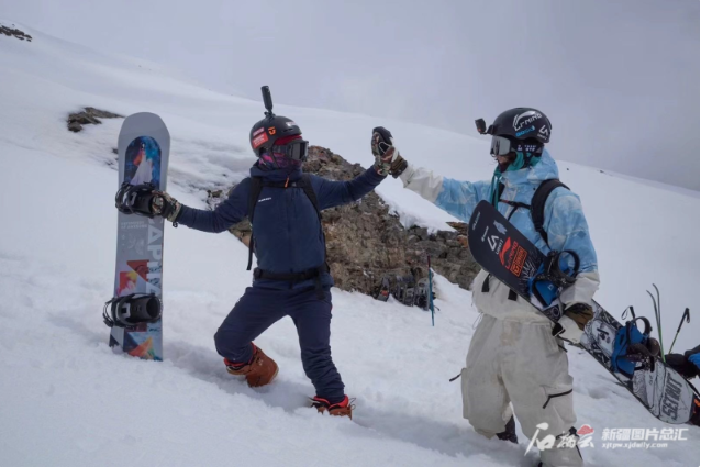 慕士塔格峰登山季开必一体育官网启!16支队伍340余人将挑战登顶(图1) 慕士塔格峰登山季开必一体育官网启!16支队伍340余人将挑战登顶(图1)
