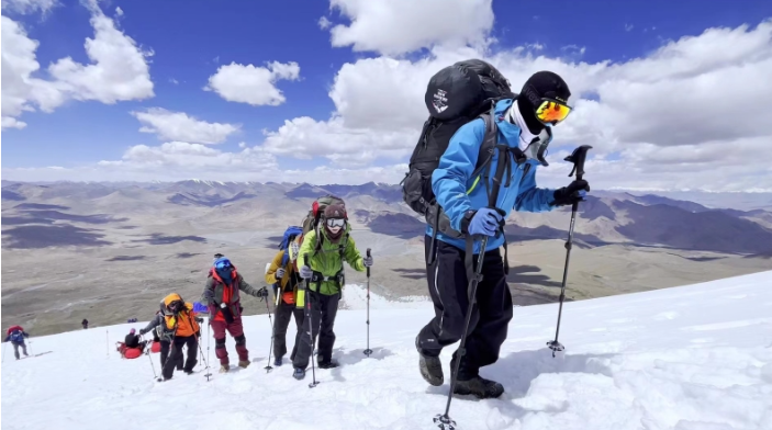 慕士塔格峰登山季开必一体育官网启!16支队伍340余人将挑战登顶(图3) 慕士塔格峰登山季开必一体育官网启!16支队伍340余人将挑战登顶(图3)