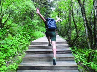 登山装备你选对必一运动平台了吗？带好“三小件”即可！(图1)