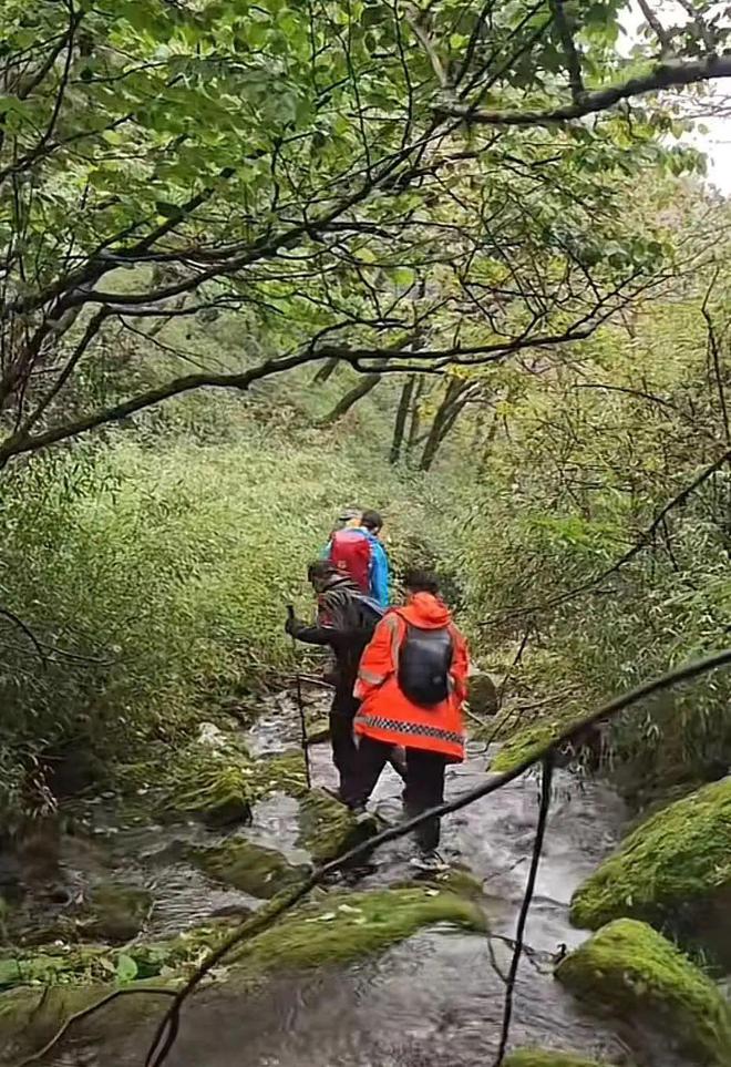 2名男子登山失联多天1人不幸遇难！必一运动(图1)