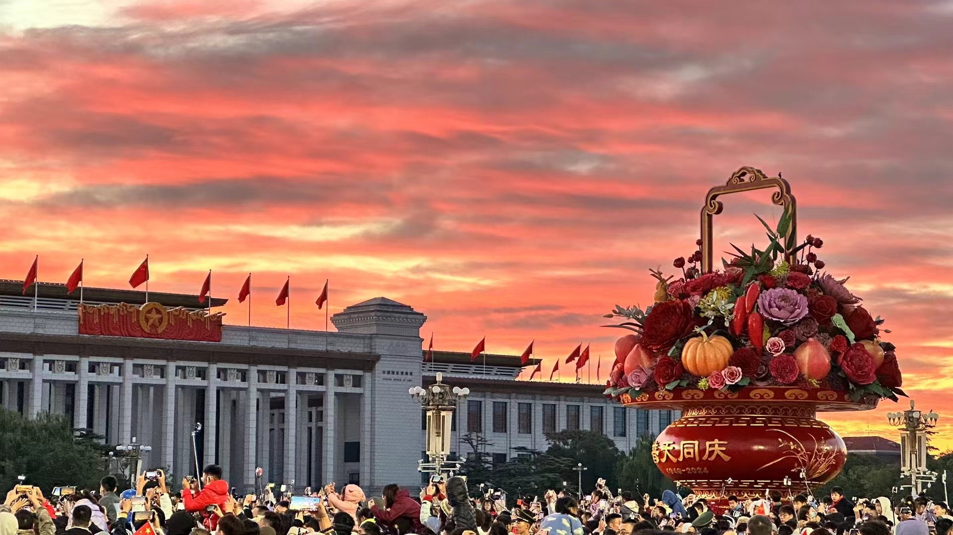 必一体育假日中国活力十足 红色游、生态游“圈粉”更“圈心”(图1)