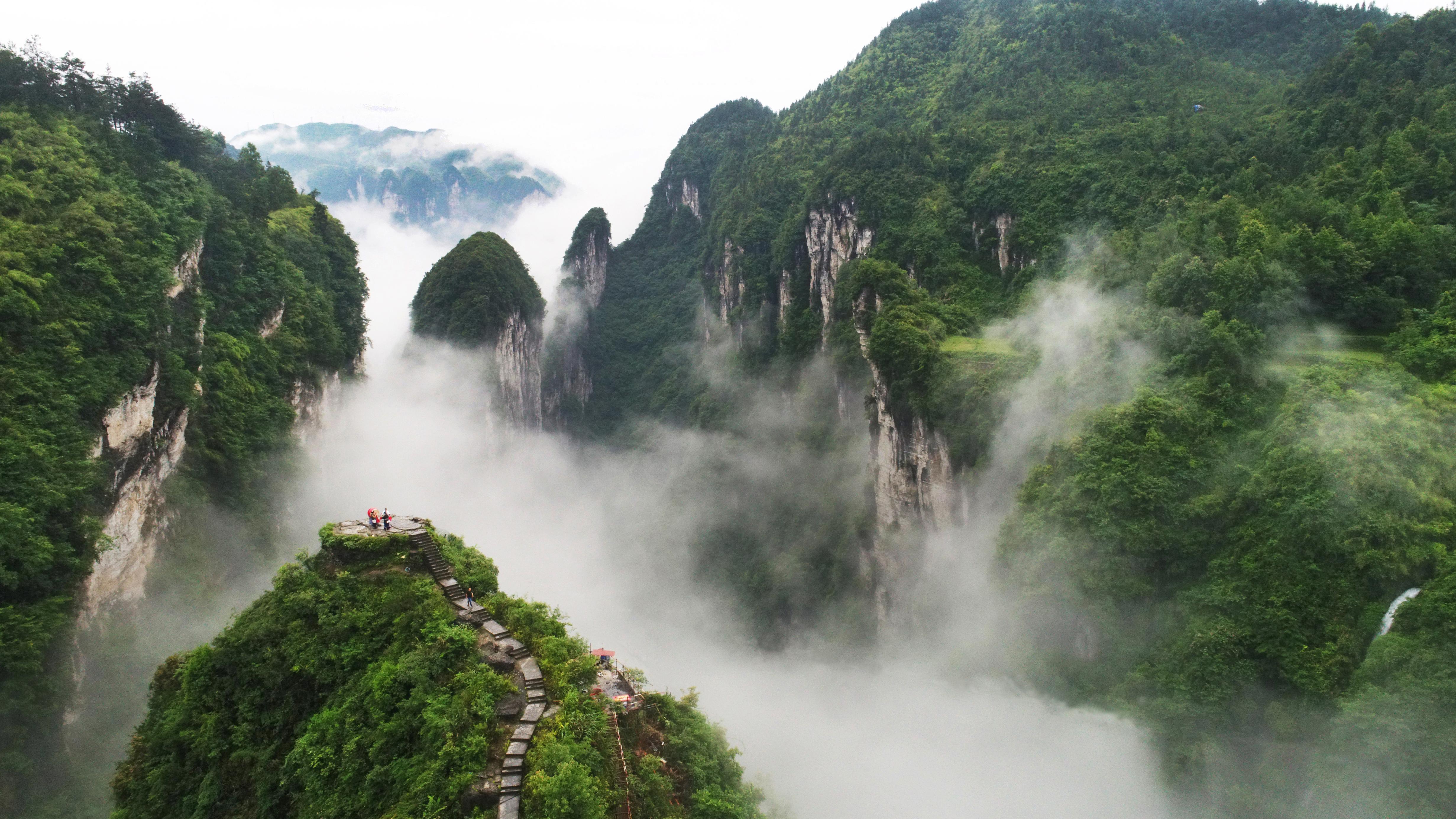 必一体育假日中国活力十足 红色游、生态游“圈粉”更“圈心”(图2)
