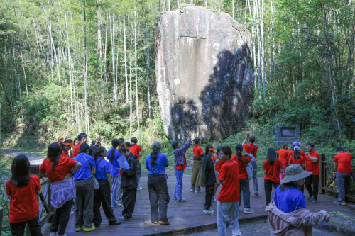 够野你就来——2024中国南酸枣之乡旅游文化音乐节齐云山登山节圆满收官必一体育官网(图10)