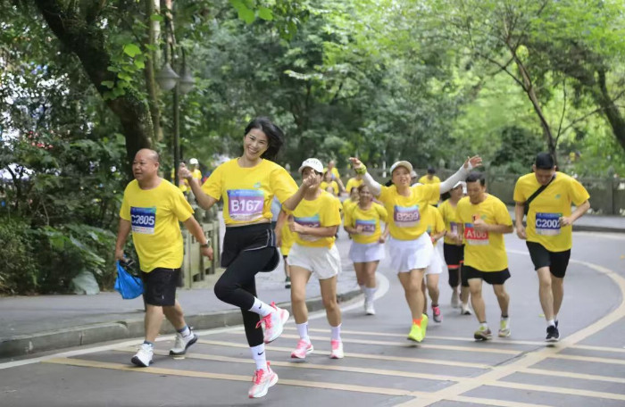 必一运动广西桂平市 《2024 年桂平西山千人登高活动完美收官(图1)