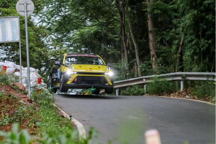 双线征战 领克全系亮相CHC中国汽车登山赛锦标赛(图4) 双线征战 领克全系亮相CHC中国汽车登山赛锦标赛(图4)