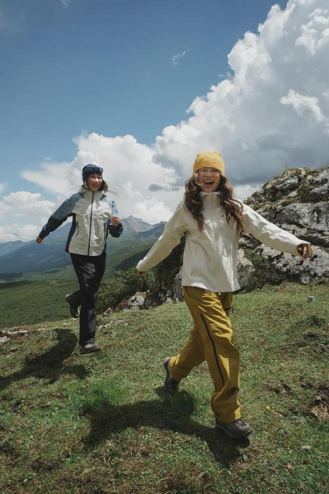 卖爆的「呼吸壳冲锋衣」折射出户外装备的「透汽」变局(图4) 卖爆的「呼吸壳冲锋衣」折射出户外装备的「透汽」变局(图4)