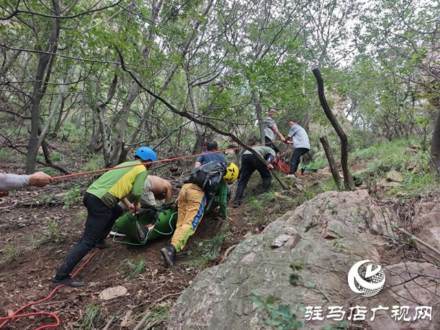 女子凤鸣谷登山失足坠崖 骏驰救援队紧急出动化险为夷(图2) 女子凤鸣谷登山失足坠崖 骏驰救援队紧急出动化险为夷(图2)