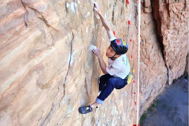 2025年中国攀岩自然岩壁系列赛(山西长治黎城站)圆满落幕(图1) 2025年中国攀岩自然岩壁系列赛(山西长治黎城站)圆满落幕(图1)