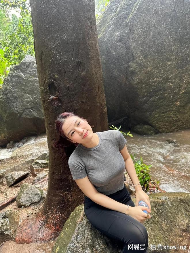 穿上短袖与健身裤登山时尚感爆棚！(图4)