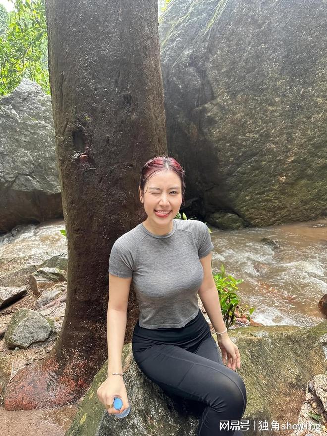 穿上短袖与健身裤登山时尚感爆棚！(图2)