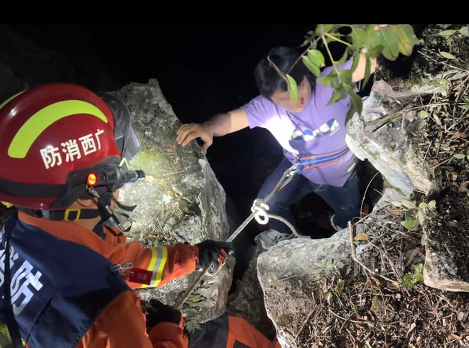 意外发生!柳州两男子爬“野生网红”山崖一人不慎坠崖!同伴施救也被困(图4) 意外发生!柳州两男子爬“野生网红”山崖一人不慎坠崖!同伴施救也被困(图4)
