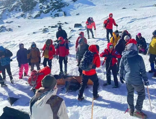 一男子在哈巴雪山遇难系封山期间无专业向导、缺乏必要装备擅自进山(图3)