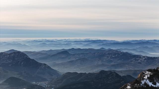 在场｜新年新气象！不要错过鲁山顶上2026年第一次日出(图1)