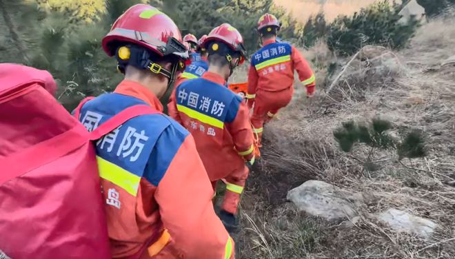 天寒地冻！青岛一女子登山摔伤无法行动被困于山腰陡坡处！紧急救援！(图3)