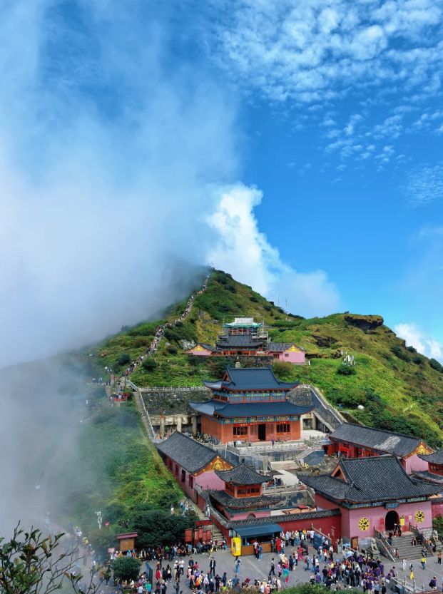 贵州梵净山旅游团建四日游登山徒步挑战团队拓展行程防坑(图2) 贵州梵净山旅游团建四日游登山徒步挑战团队拓展行程防坑(图2)