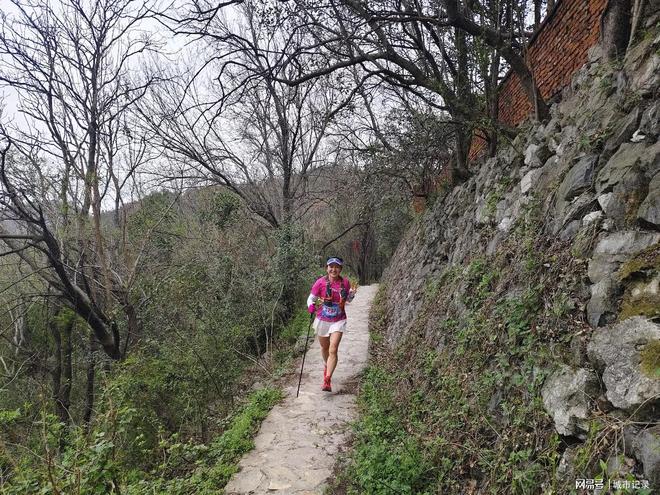 普及全民健身缔造幸福生活——2025年襄阳岘山登山挑战赛成功举办(图3) 普及全民健身缔造幸福生活——2025年襄阳岘山登山挑战赛成功举办(图3)