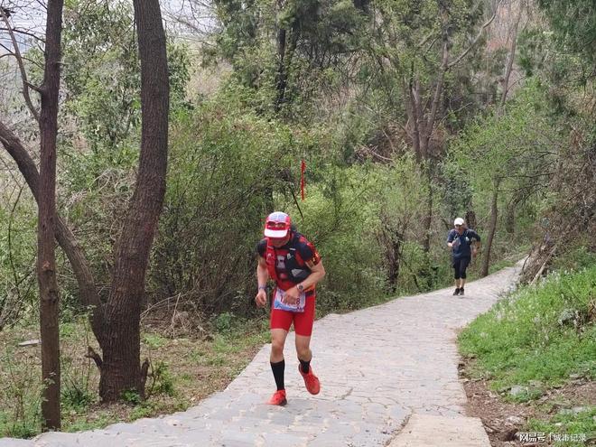 普及全民健身缔造幸福生活——2025年襄阳岘山登山挑战赛成功举办(图4) 普及全民健身缔造幸福生活——2025年襄阳岘山登山挑战赛成功举办(图4)